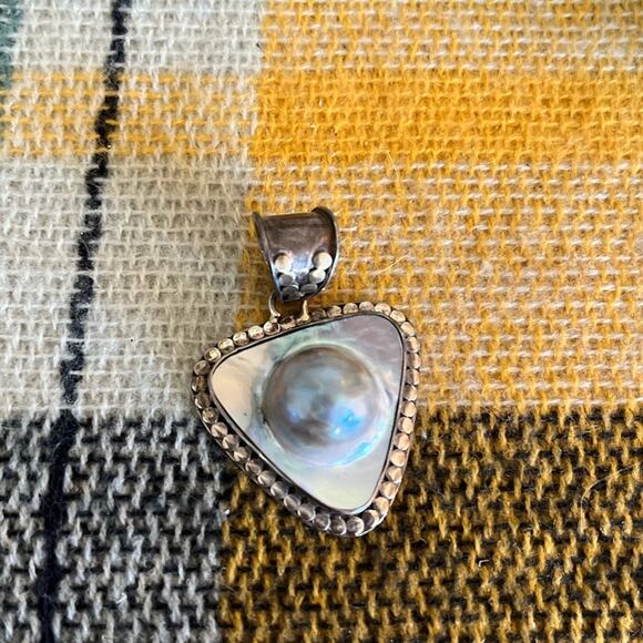 Sterling Silver Mother Of Pearl Blister Pendant - Picture 7 of 9